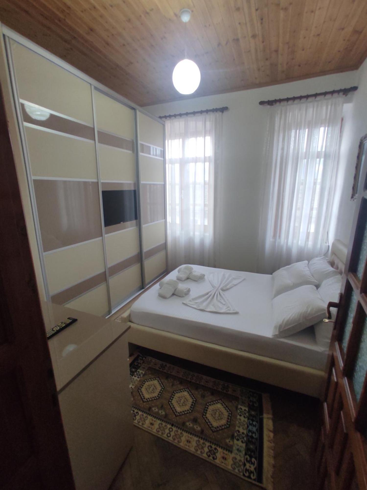 Xheison Apartment Gjirokastër Extérieur photo