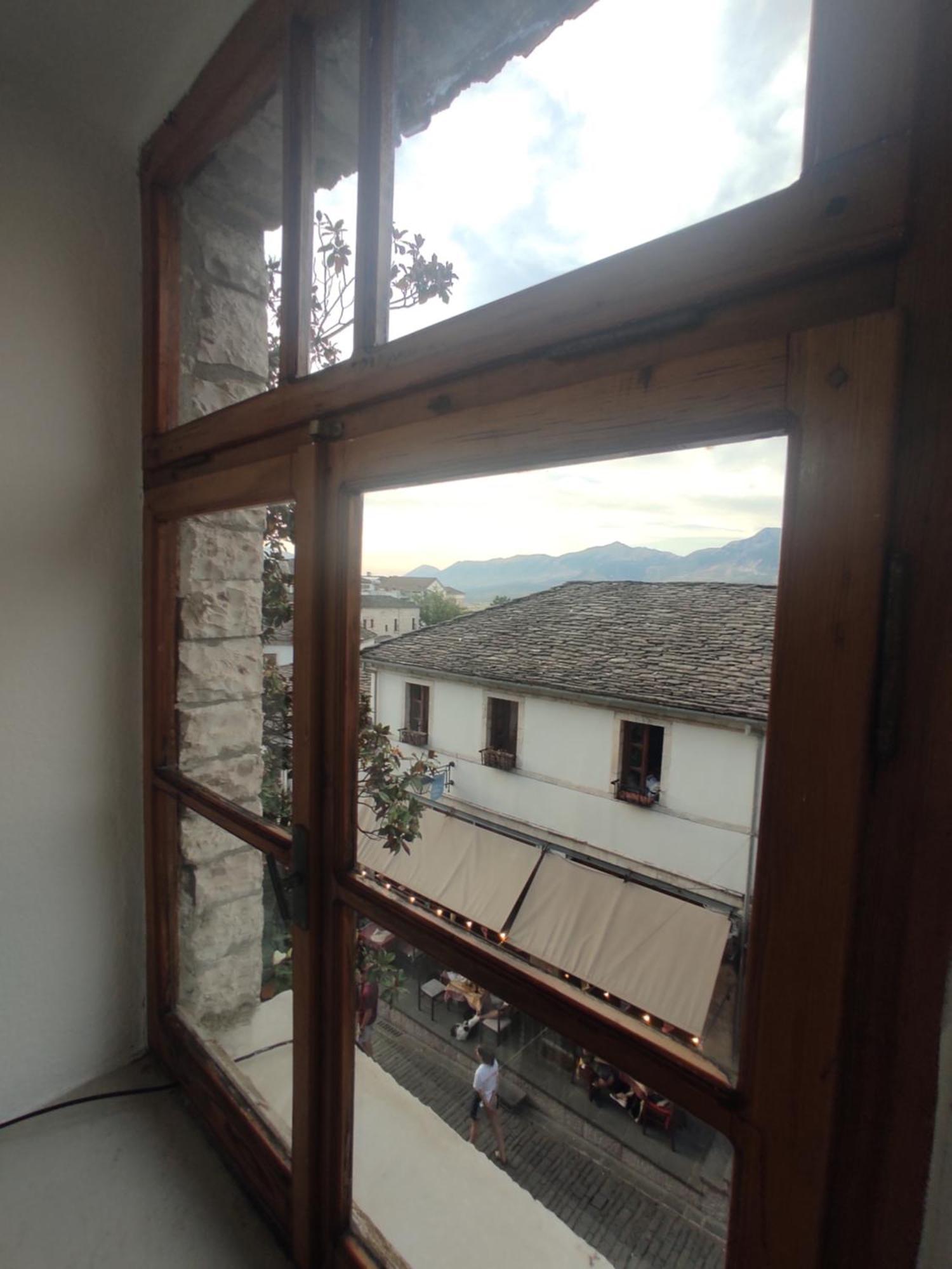Xheison Apartment Gjirokastër Extérieur photo